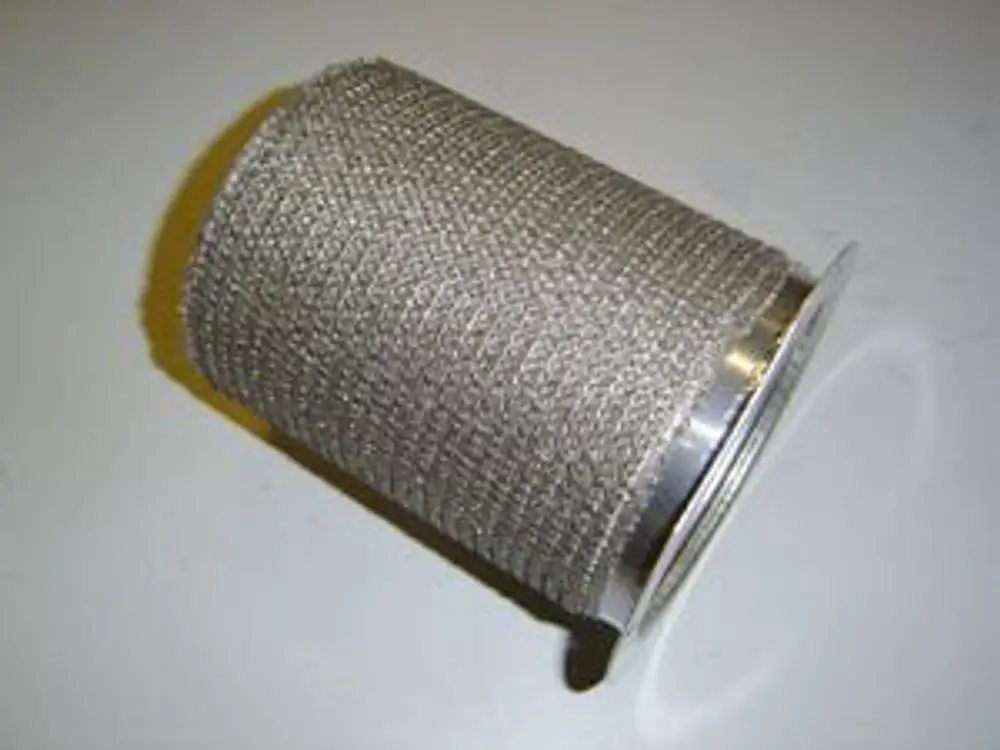 Zylindrisches Edelstahlteil mit feiner Maschenstruktur, möglicherweise ein Filter oder Bestandteil eines Brenners, hergestellt von Remeha.